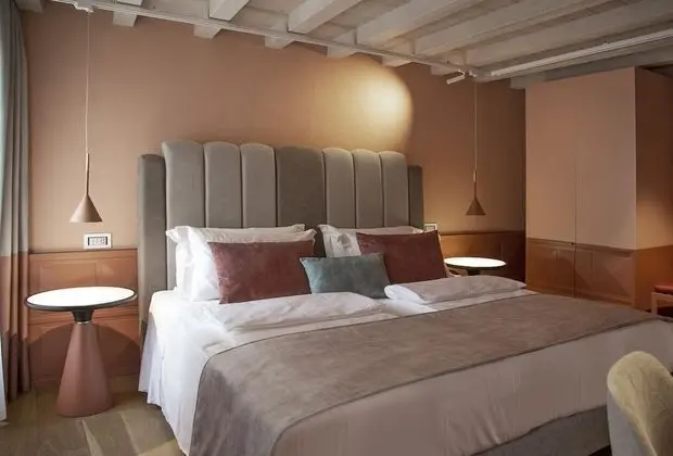 Comfort Tek Büyük Yataklı Oda