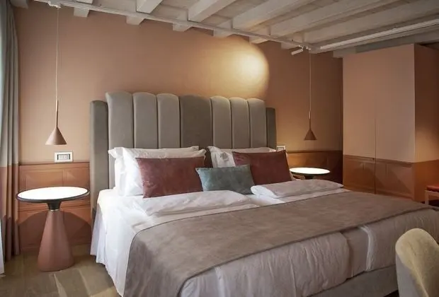 Comfort Tek Büyük Yataklı Oda