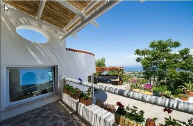 Dört Kişilik Oda, Deniz Manzaralı