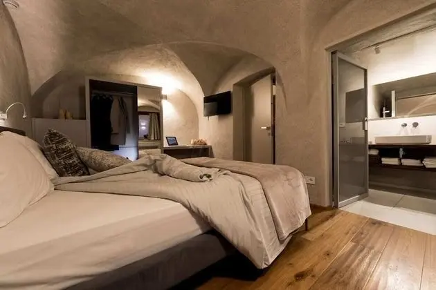 Exclusive Tek Büyük Yataklı Oda