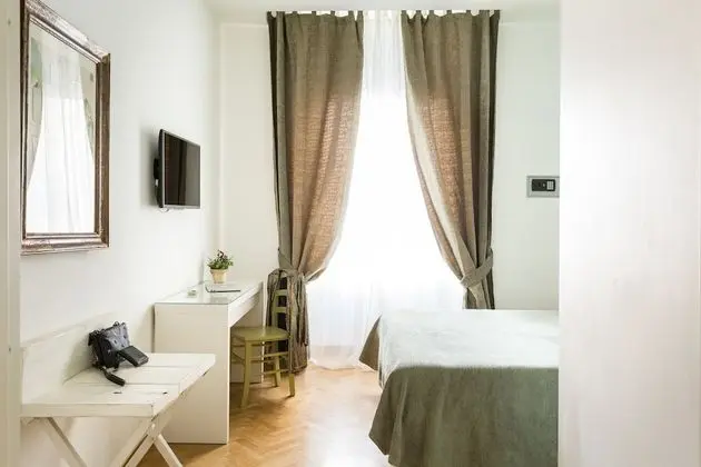 Büyük Yataklı Tek Kişilik Oda