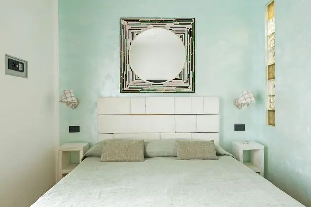 Büyük Yataklı Tek Kişilik Oda