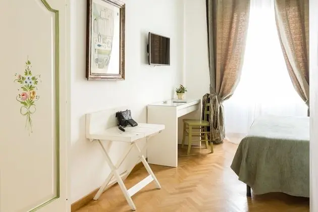 Büyük Yataklı Tek Kişilik Oda