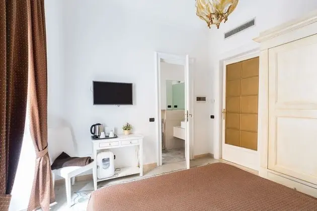 Büyük Yataklı Tek Kişilik Oda