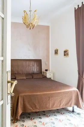 Büyük Yataklı Tek Kişilik Oda