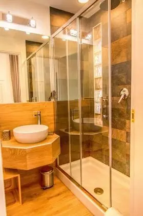 Büyük Yataklı Tek Kişilik Oda