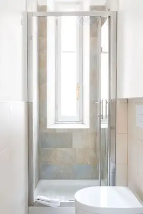 Büyük Yataklı Tek Kişilik Oda