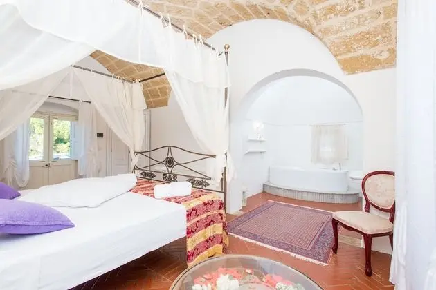 Romantic Süit, Avlu Manzaralı