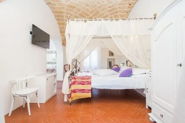Romantic Süit, Avlu Manzaralı