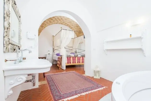 Romantic Süit, Avlu Manzaralı