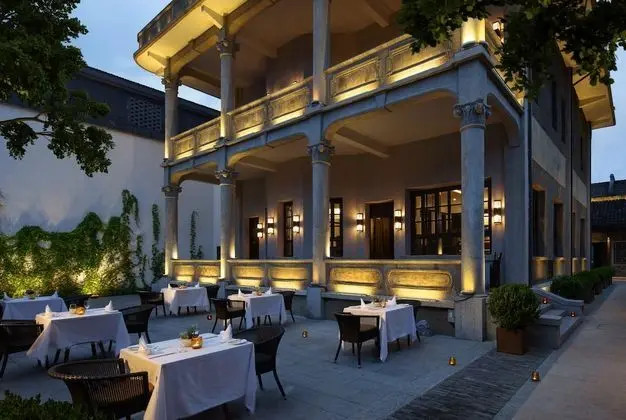 Deluxe Süit, 1 En Büyük (King) Boy Yatak, Banyolu/Duşlu, Bahçeli