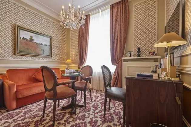 Deluxe Tek Büyük Yataklı Oda