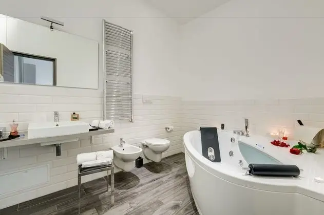 Süit, Sıcak Su Küveti