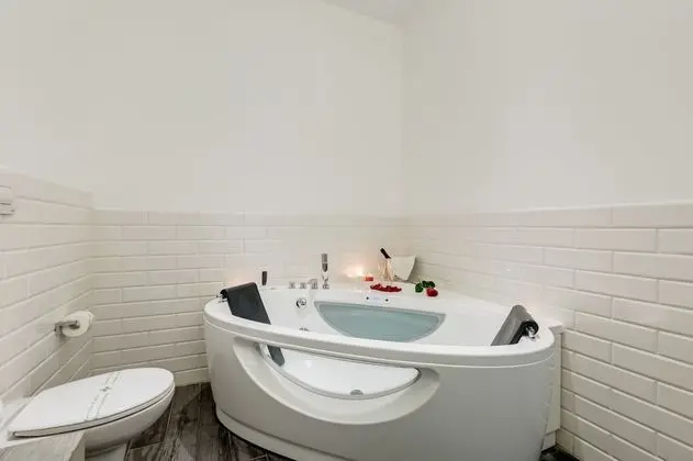 Süit, Sıcak Su Küveti