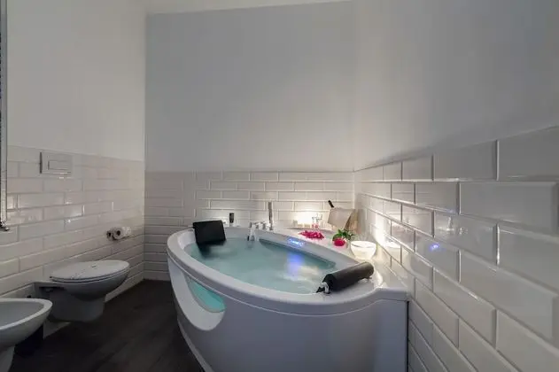 Süit, Sıcak Su Küveti