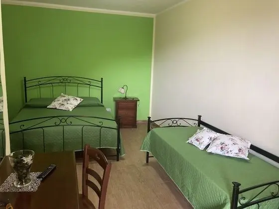 Üç Kişilik Oda