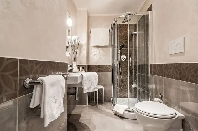 Standard Tek Büyük Yataklı Oda