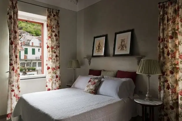 Büyük Yataklı Tek Kişilik Oda