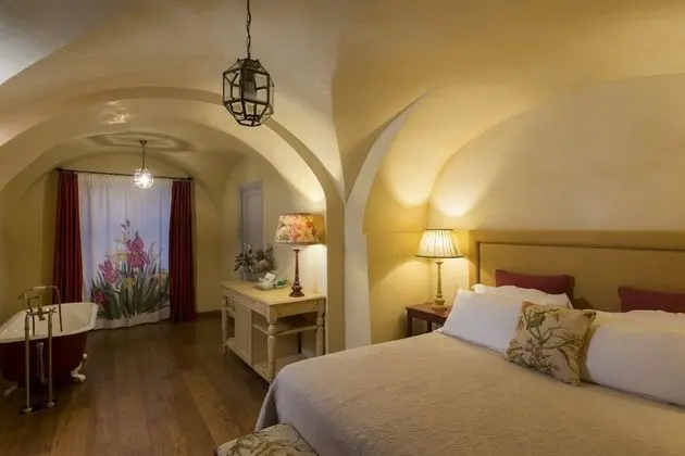 Büyük Yataklı Tek Kişilik Oda