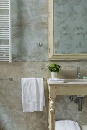 Büyük Yataklı Tek Kişilik Oda