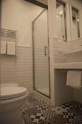 Premium Tek Büyük Yataklı Oda