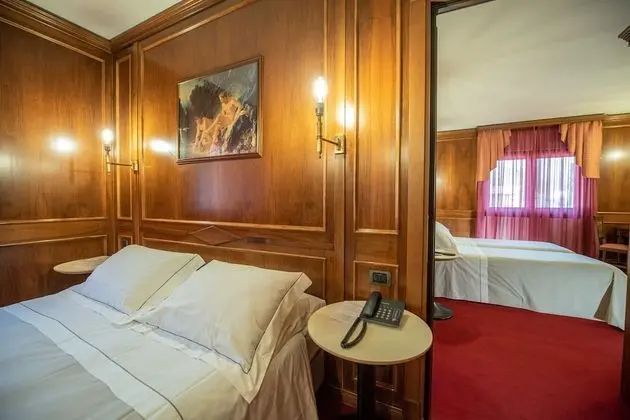 Tek Büyük veya İki Ayrı Yataklı Oda, Dağ Manzaralı