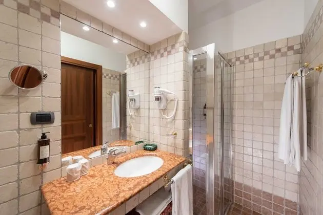 Tek Büyük veya İki Ayrı Yataklı Oda, Dağ Manzaralı