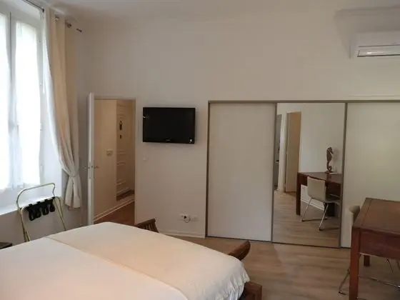 Superior Tek Büyük Yataklı Oda (Calissanne)