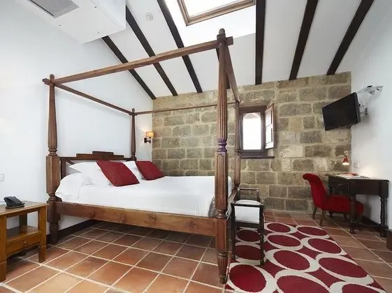 Classic Tek Büyük Yataklı Oda