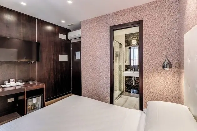 Basic Tek Büyük Yataklı Oda