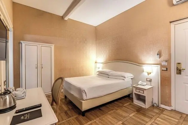 Basic Tek Büyük Yataklı Oda