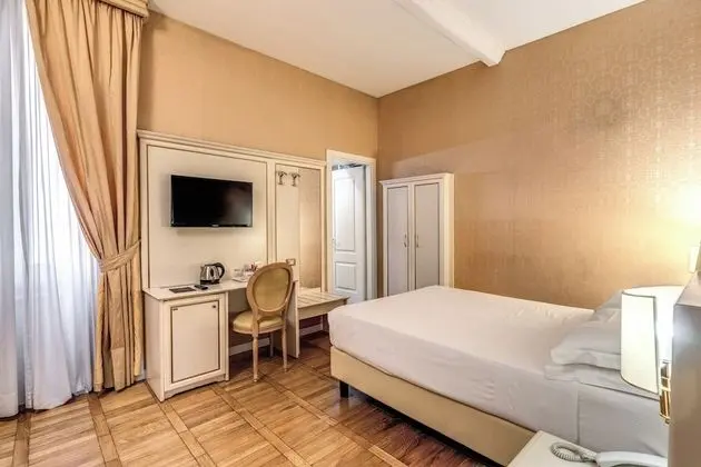 Basic Tek Büyük Yataklı Oda