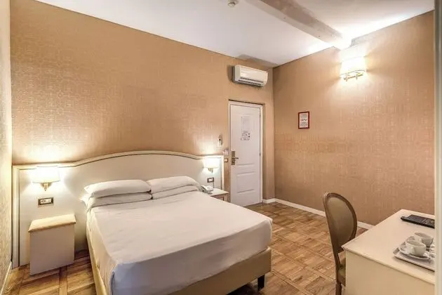 Basic Tek Büyük Yataklı Oda