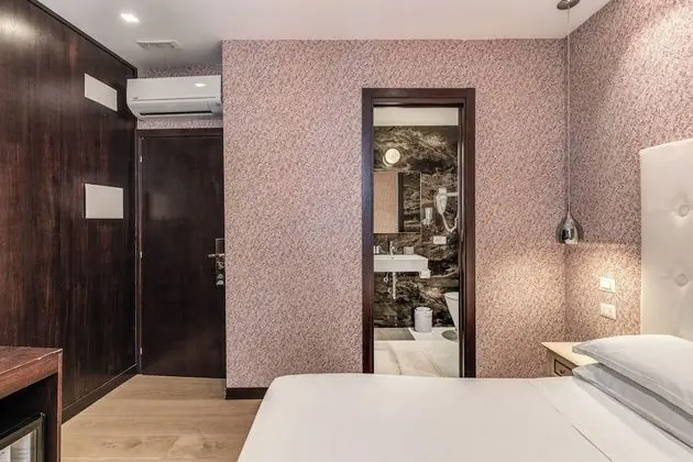 Basic Tek Büyük Yataklı Oda