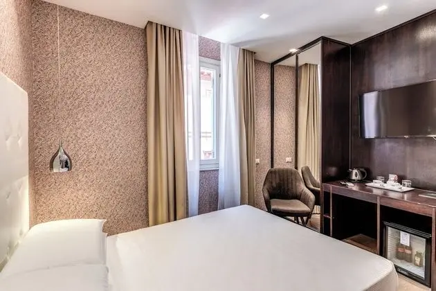 Basic Tek Büyük Yataklı Oda