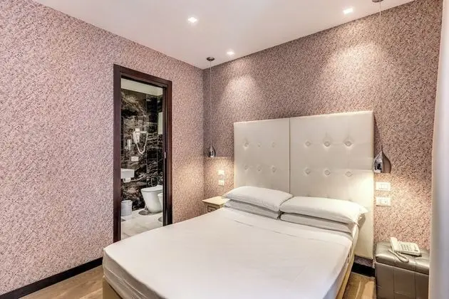 Basic Tek Büyük Yataklı Oda