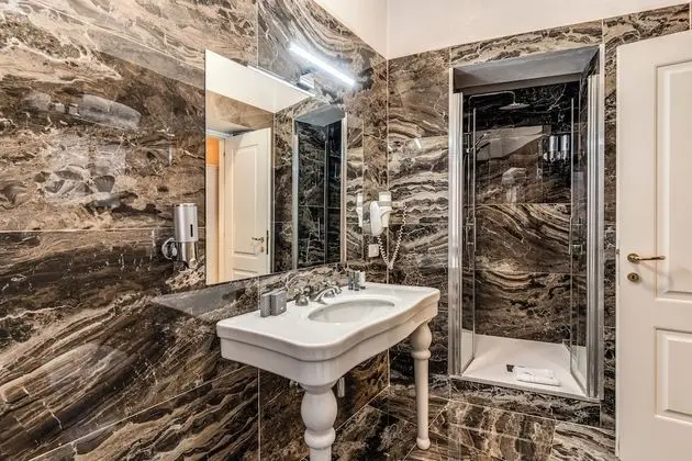 Basic Tek Büyük Yataklı Oda