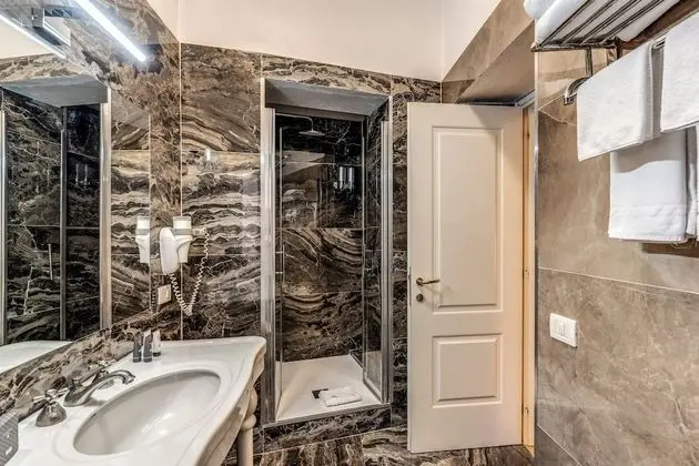 Basic Tek Büyük Yataklı Oda