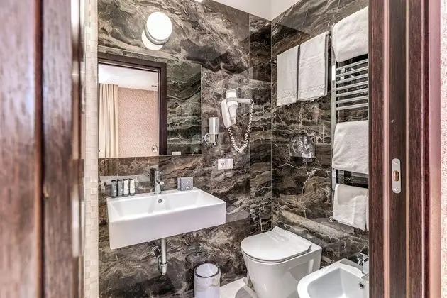 Basic Tek Büyük Yataklı Oda