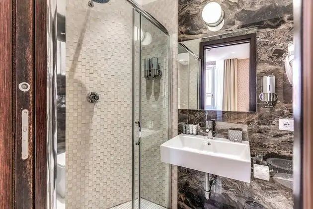 Basic Tek Büyük Yataklı Oda