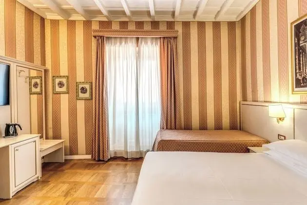 Superior Tek Büyük veya İki Ayrı Yataklı Oda