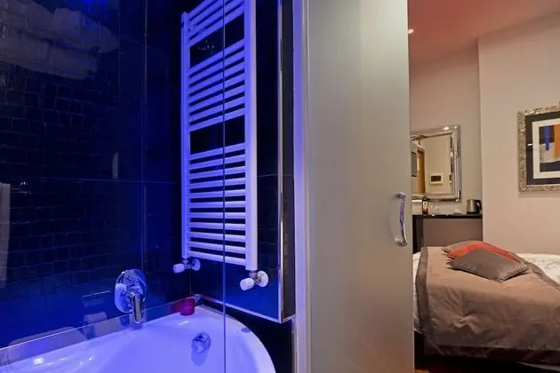 Tek Büyük veya İki Ayrı Yataklı Oda, Sıcak Su Küveti