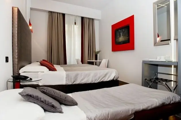 Üç Kişilik Oda, Şehir Manzaralı