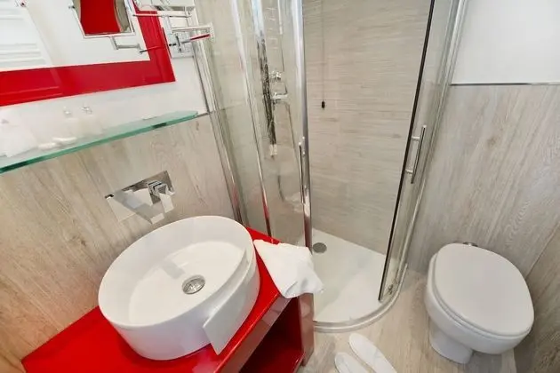 Üç Kişilik Oda, Şehir Manzaralı