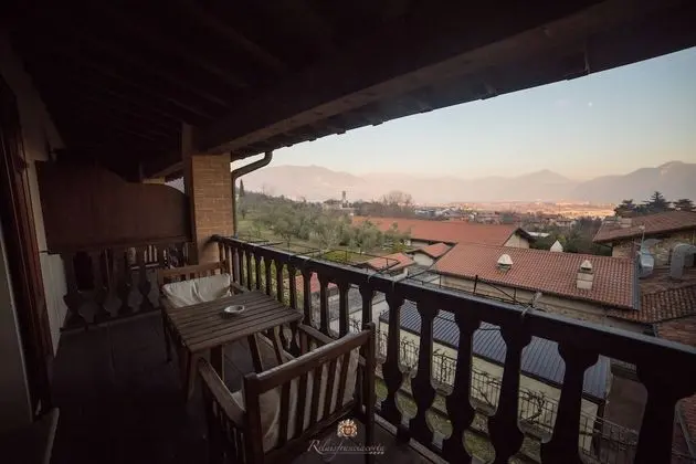 Deluxe Tek Büyük veya İki Ayrı Yataklı Oda, Balkon, Göl Manzaralı