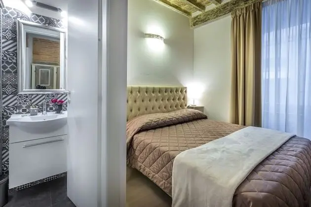 Standard Tek Büyük Yataklı Oda