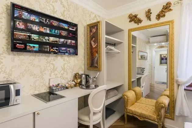 Luxury Tek Büyük veya İki Ayrı Yataklı Oda, Sigara İçilmez, Özel Banyo (Turandot)