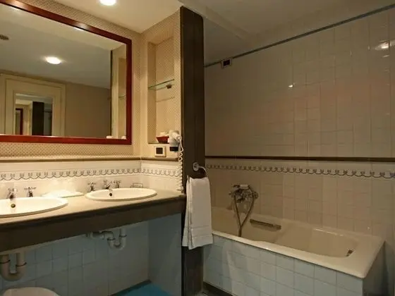 Deluxe Tek Büyük Yataklı Oda, Teras, Vadi Manzaralı