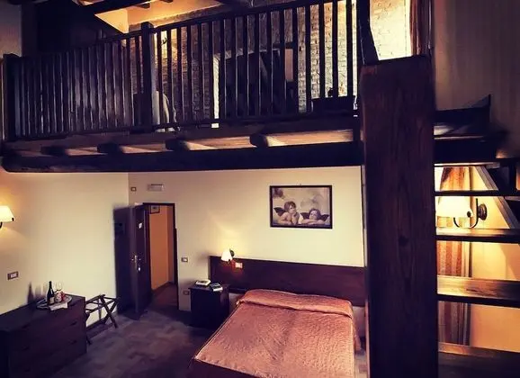 Üç Kişilik Oda