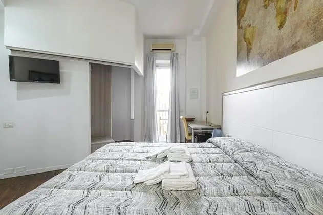 Luxury Tek Büyük veya İki Ayrı Yataklı Oda, 1 Büyük (Queen) Boy Yatak, Balkon, Bahçeli